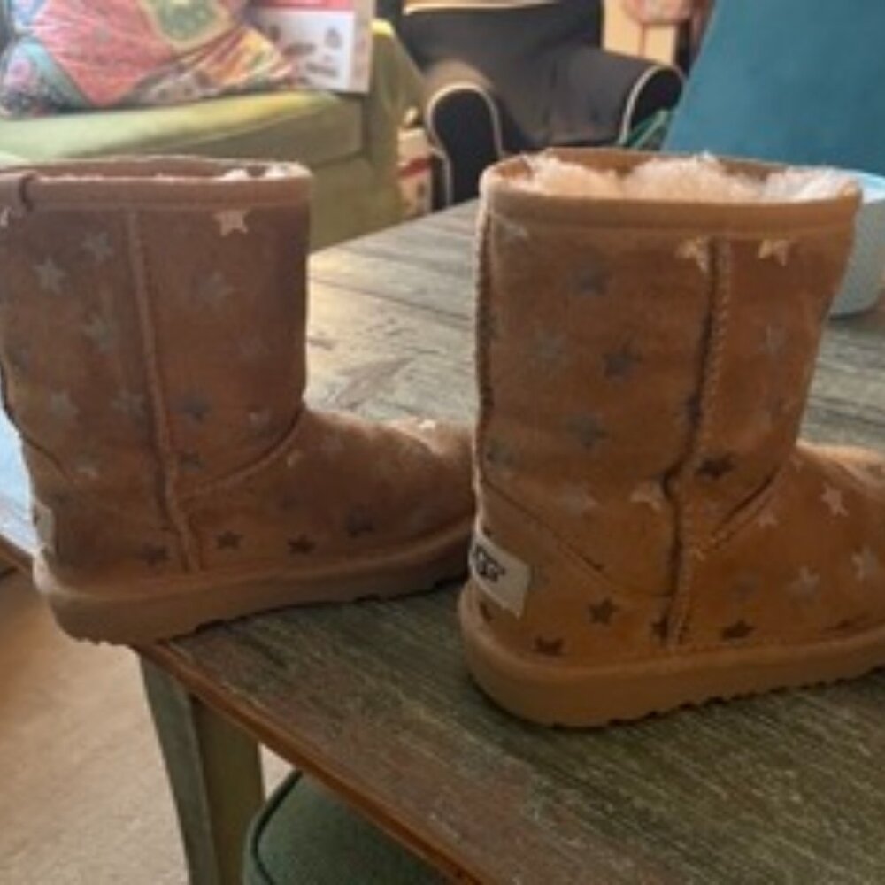 UGG Classic Star Boot Kids Size 10